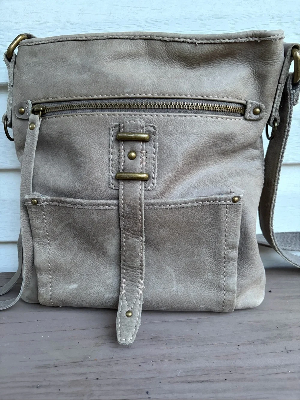 Lucky Brand Leather Crossbody Bag Taupe Gray Multi Pocket Adjustable Strap